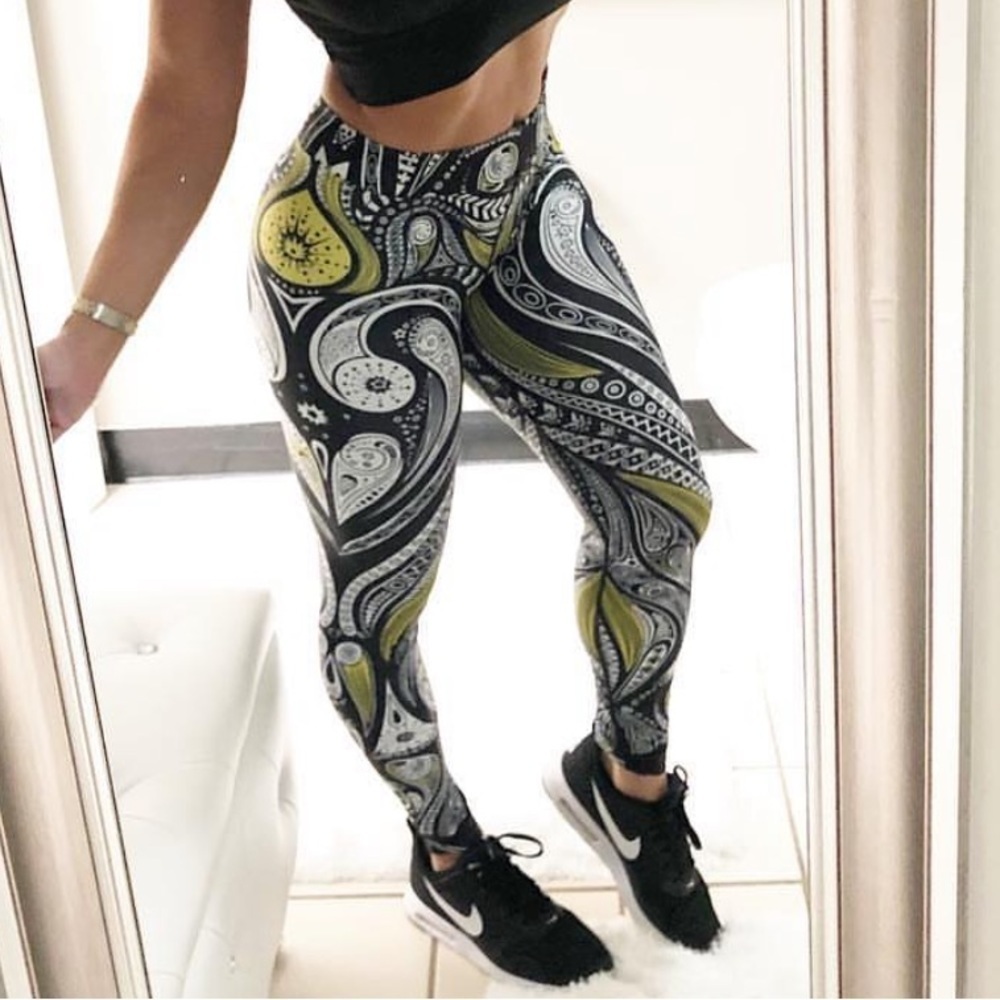 Black white Paisley Fitness leggings size large NWT New